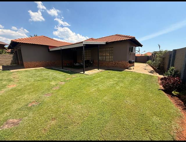 3 BEDROOM HOUSE FOR SALE IN WATERKLOOF EAST